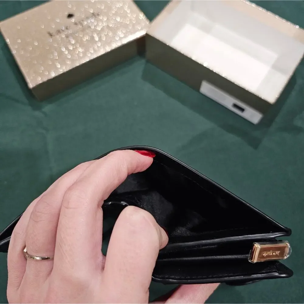 NIB Kate Spade Medium Boxed Glitter Compact Bifold Wallet in Black